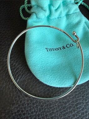 Tiffany & Co. Hook & Eye Bangle Bracelet 925 Sterling Silver with Pouch